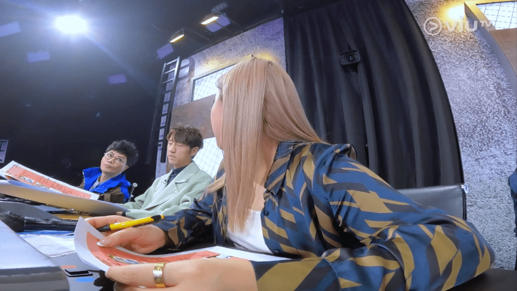 余迪偉及Jay回應欣宜稱需睇表演決定,言下之意似想提欣宜唔可以因唔想Foul Karen而揀B組贏。