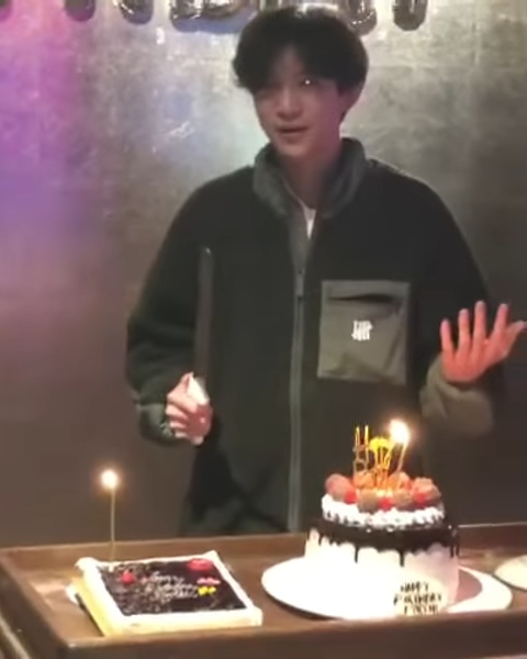 魔童早前才度過15歲生日,被讚愈大愈似爸爸般靚仔。