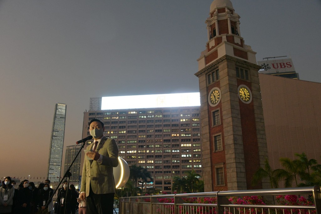 徐英偉指鐘樓見證香港的進步，同時承載着內地與香港人民血濃於水的感情和回憶。