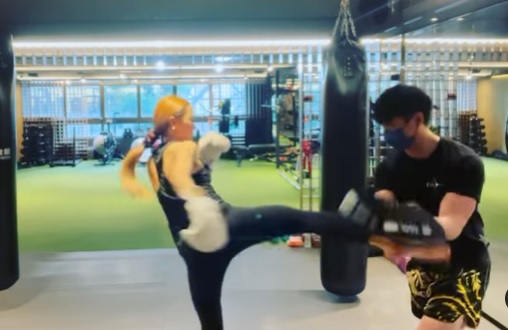 她透露近日愛上打泰拳,希望保持狀態。