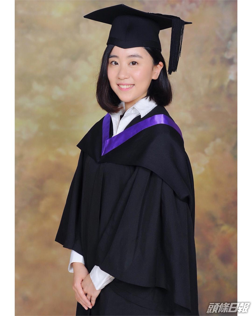 林靜莉畢業於香港樹仁大學新聞系。