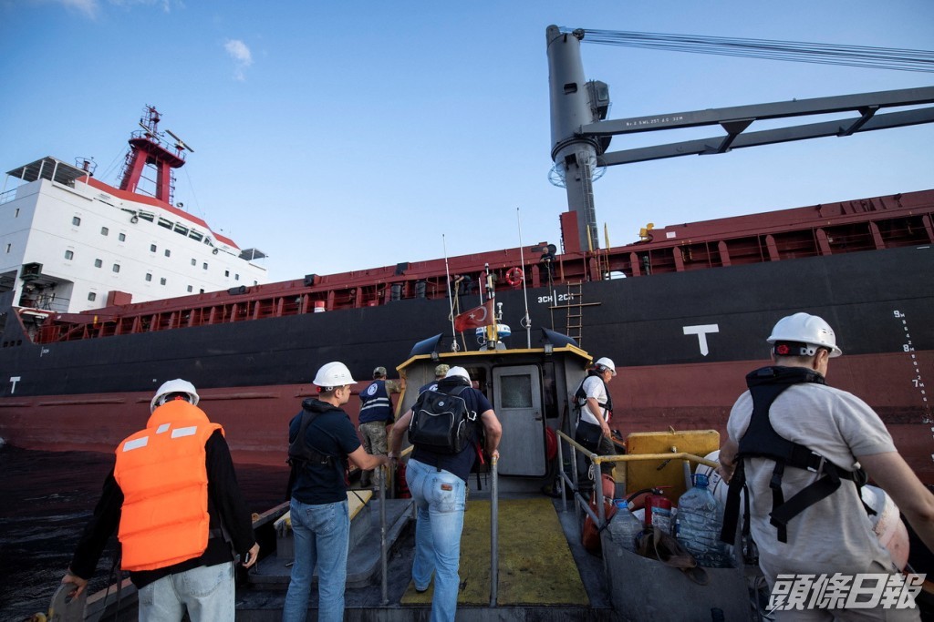 懸掛巴巴多斯旗幟的貨輪「Fulmar S 號」平安駛進黑海港口。REUTERS