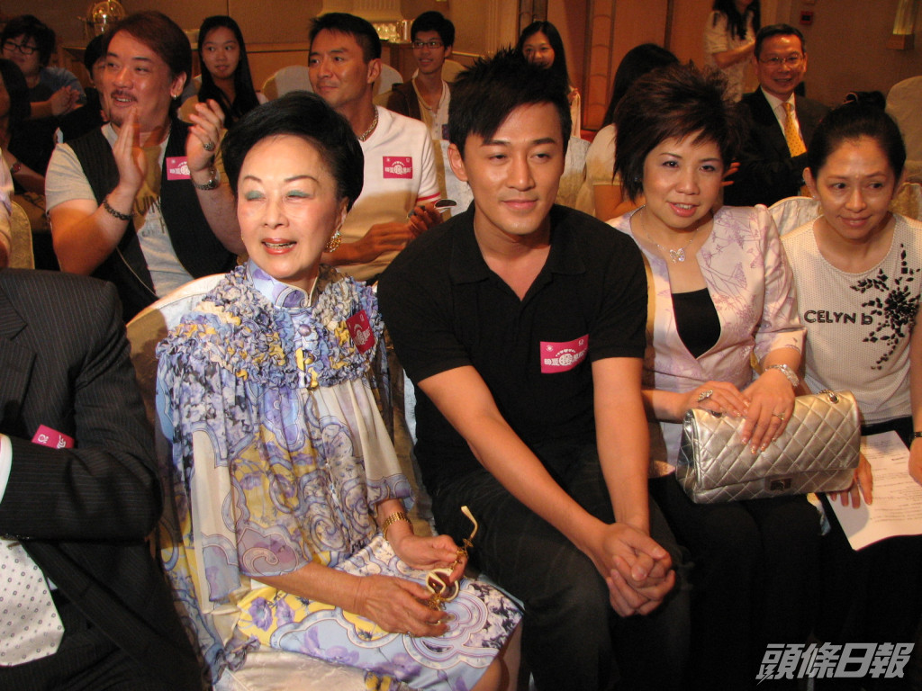 利夫人于1980年开始接任TVB非执行董事一职。