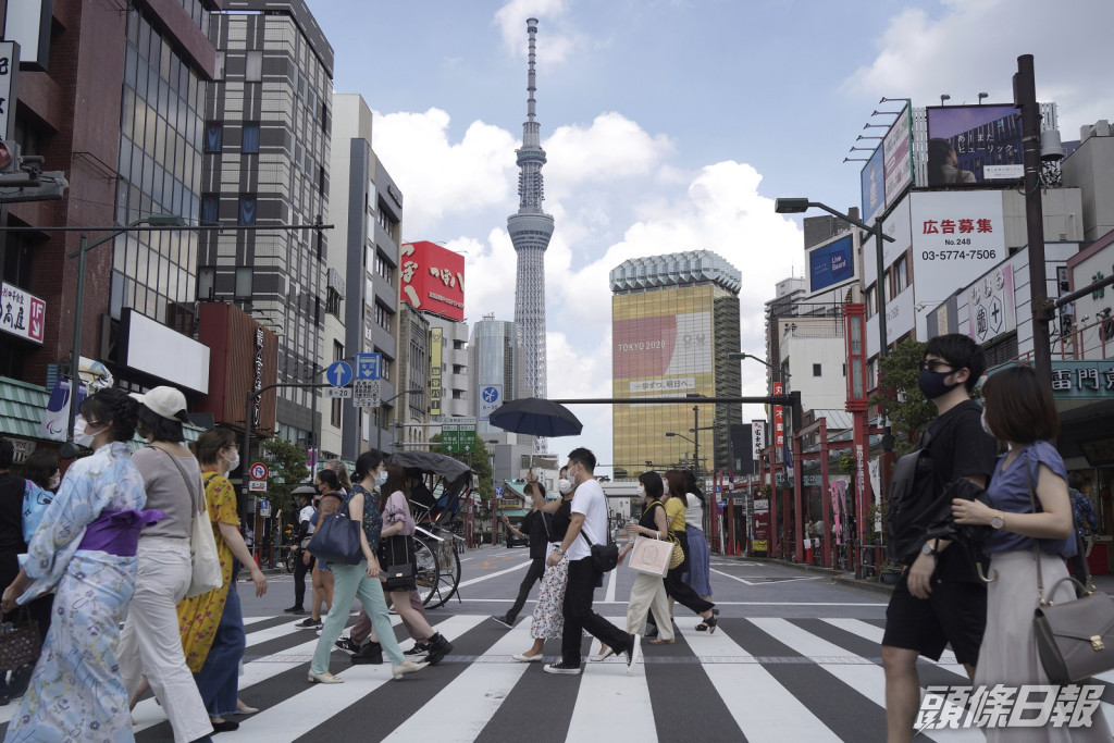 日本下月10日起逐步放寬觀光旅客入境。AP資料圖片
