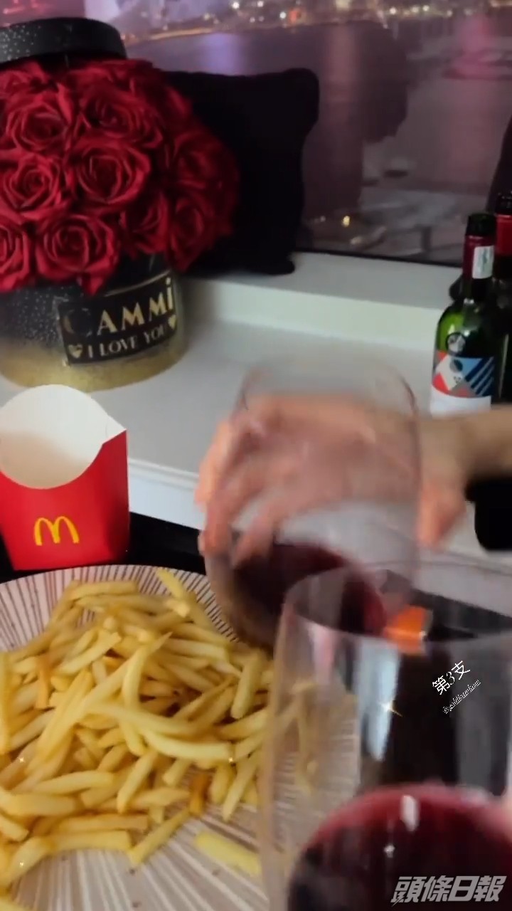 另外在限時動態貼出食薯條歎紅酒的相片。