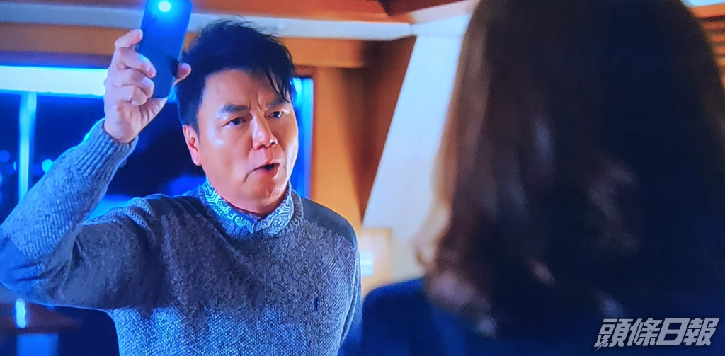 艾威在《家族榮耀》中，揭發楊茜堯遊艇偷情一幕演得七情上面。