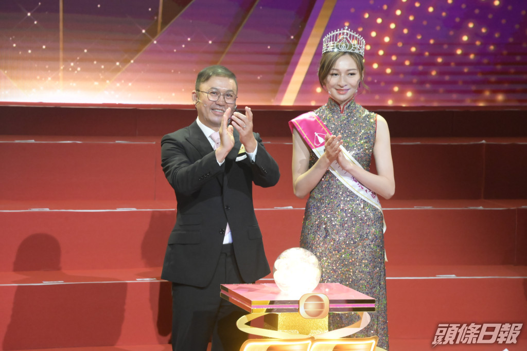 林鈺洧以本屆港姐冠軍身份出席「無線電視55周年台慶亮燈儀式暨記者會」。