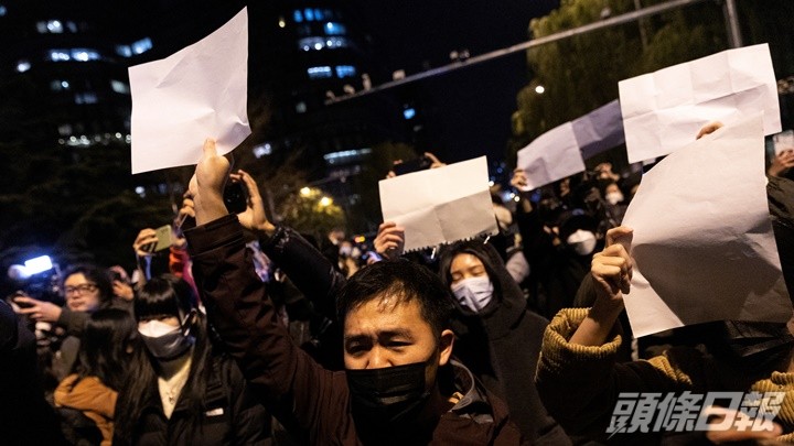北京等內地主要城市繼續有民眾上街，抗議長期封控措施。路透社圖片
