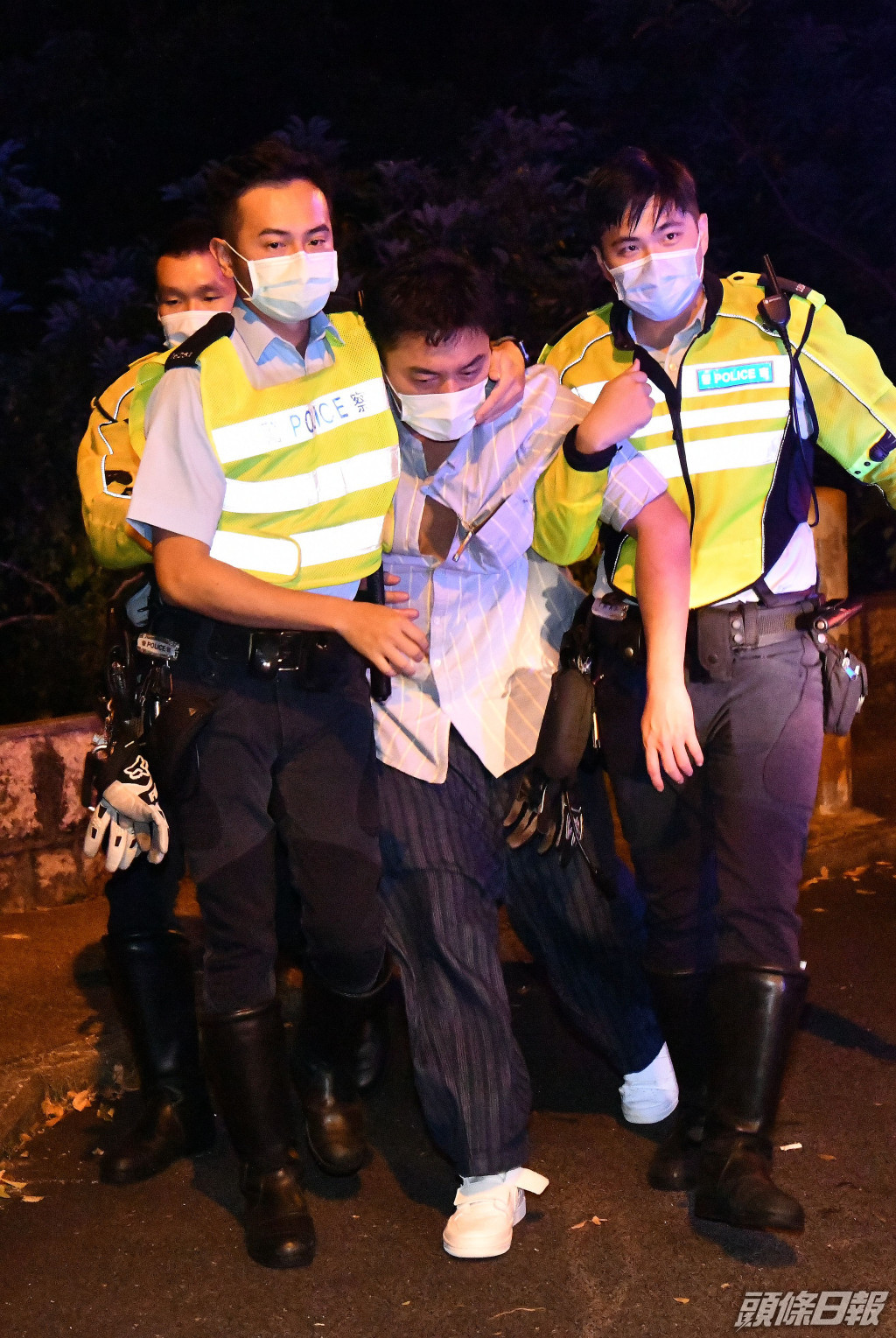 2020年8月，楊明駕車撞毀八十年歷史石牆，被警方控以「不小心駕駛」、「車窗玻璃透光度不足」及「拒絕提供血液樣本化驗」共三項控罪。