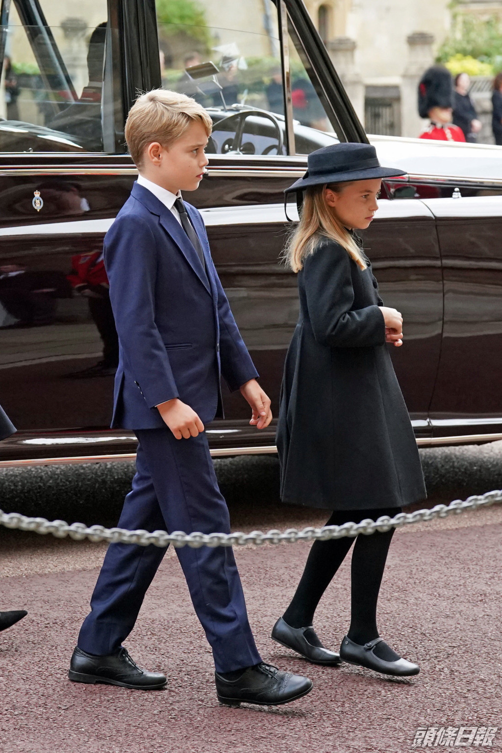 英女皇曾孫喬治王子與夏洛特公主出席曾祖母葬禮。路透