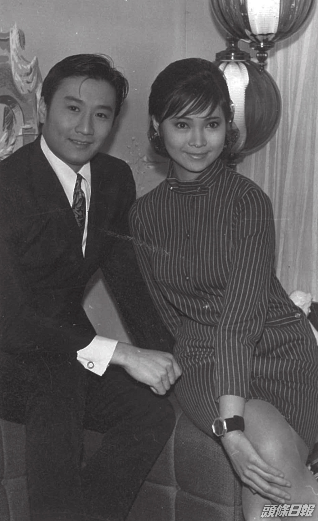 謝賢與嘉玲分手後，60年代後期與合作過多部電影的蕭芳芳撻着，可惜拍拖一年多就分手收場。