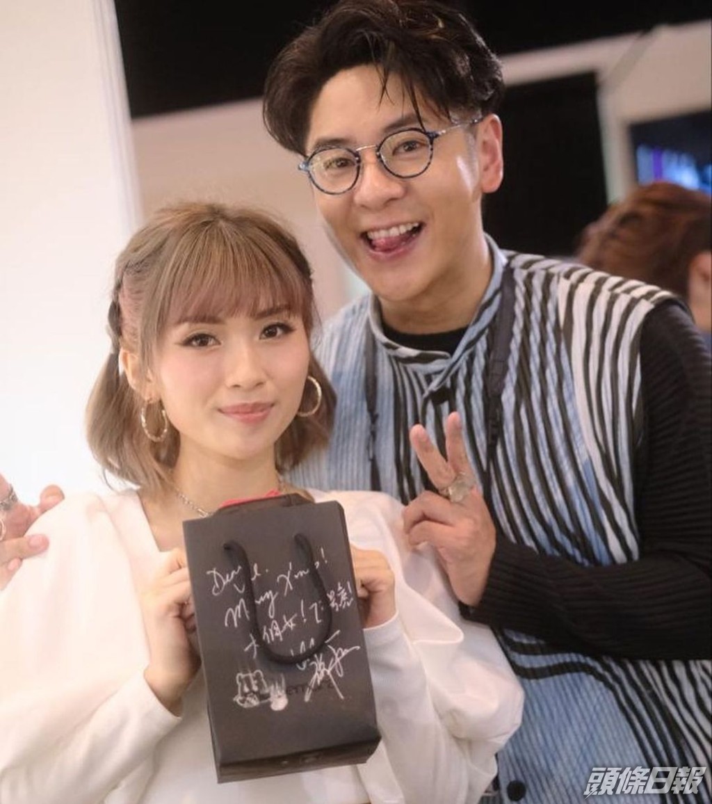 阿VAL曾參加《超級巨聲》，所以得到同聲同氣嘅導師許廷鏗力橕。