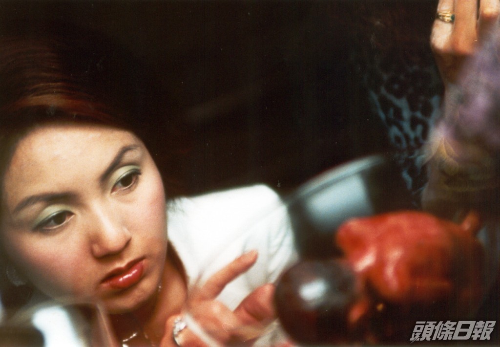 楊千嬅於片中飾演一名40歲的過氣女星艾菁菁，有個非常風流的丈夫。
