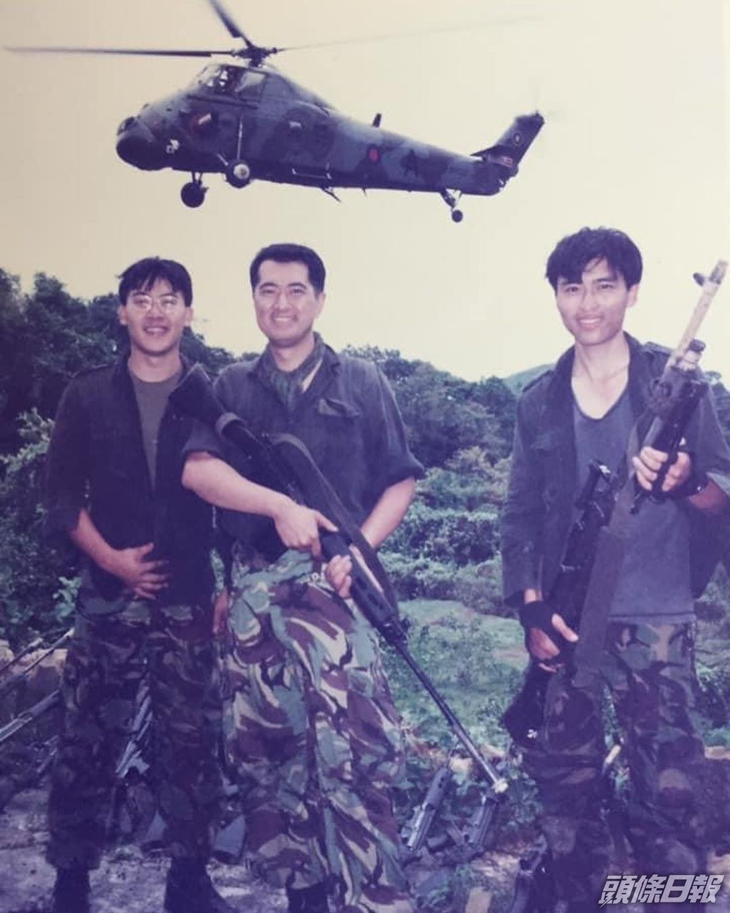 鄧梓峰曾於90年代加入皇家香港軍團義勇軍駐守香港邊境。
