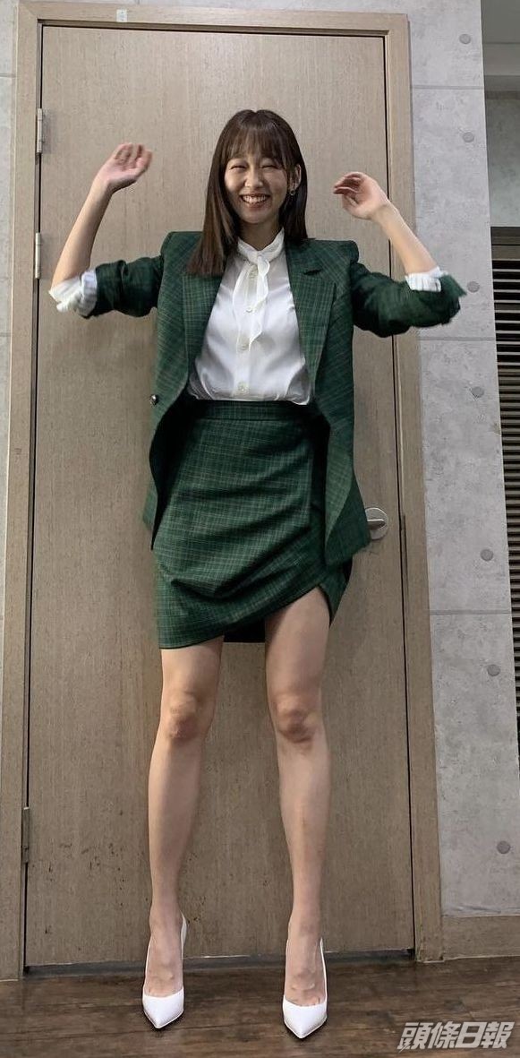 超模出身的秦基周擁有一雙逆天長腿。