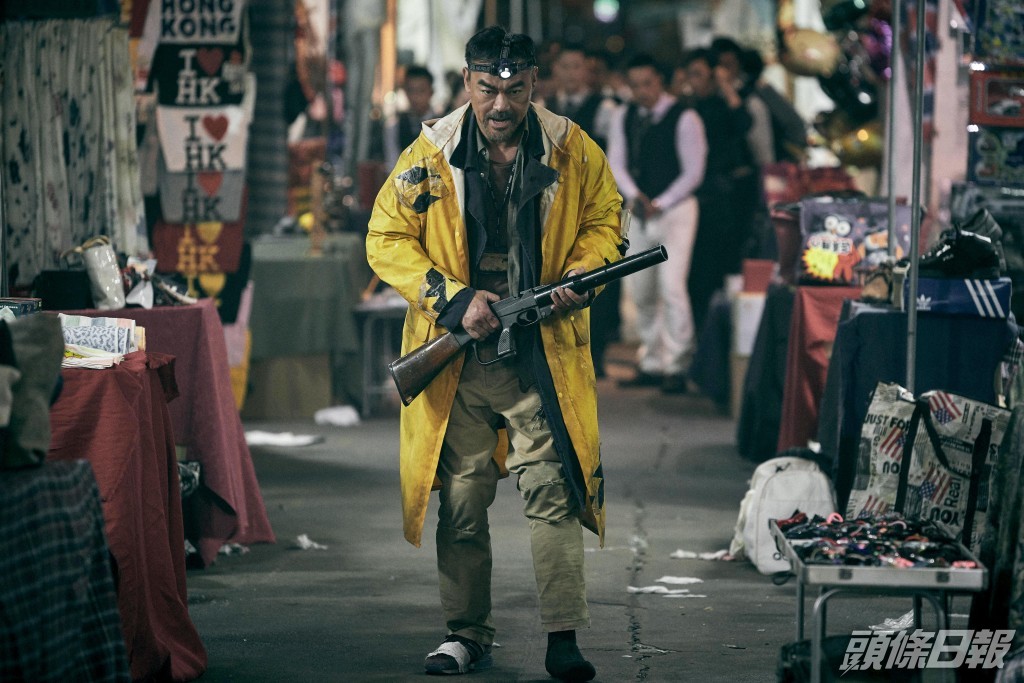 戲中有廟街槍戰，少拍動作戲的韋導，反而認為難拍有壓力，才會迫自己進步。