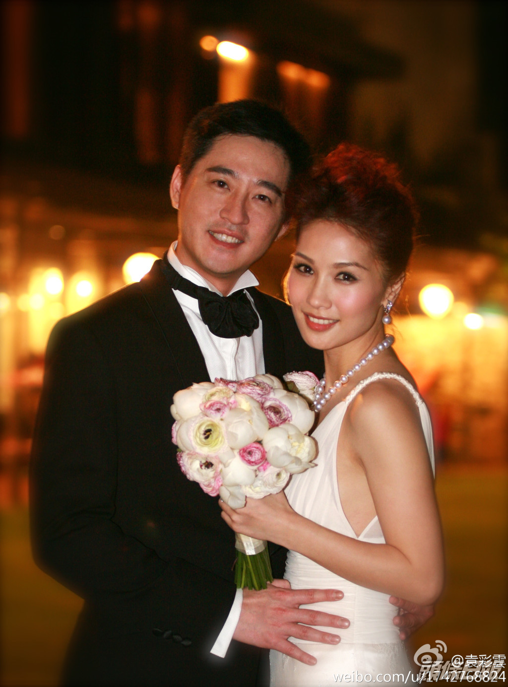 袁彩雲在2009年與飲食界商人江銘峯（Anthony）結婚。