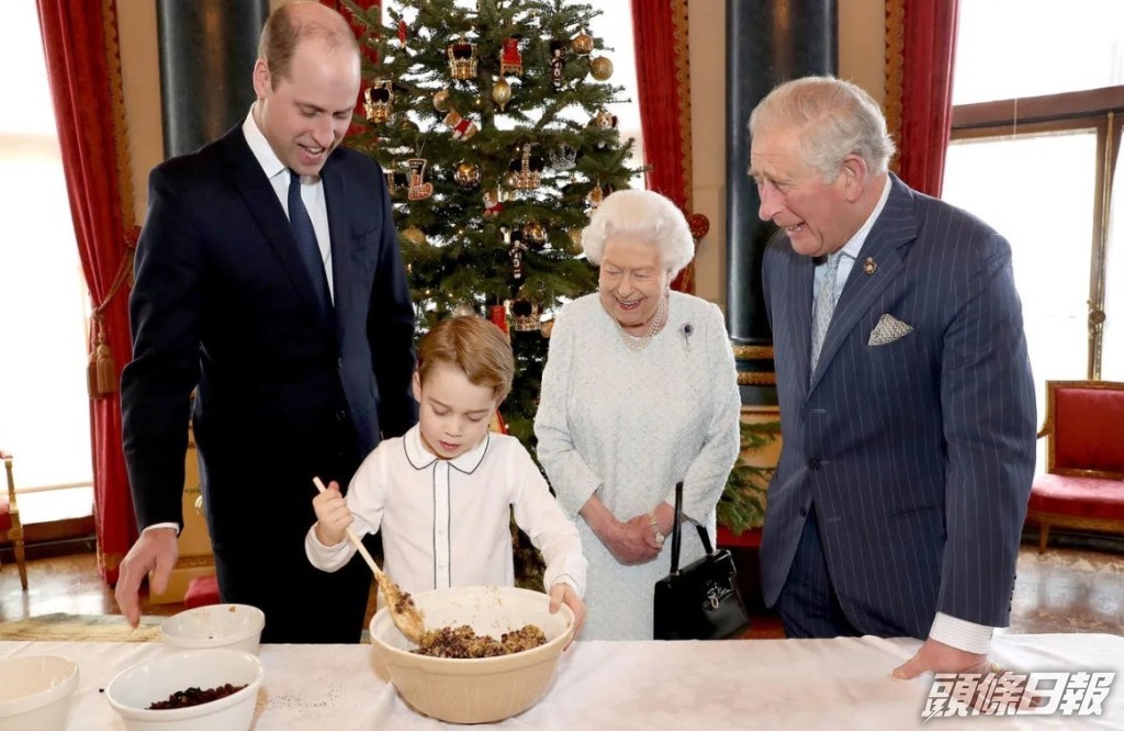 外界指兩年前女皇聖誕合照只有查理斯威廉和喬治是哈里夫婦出走導火線。