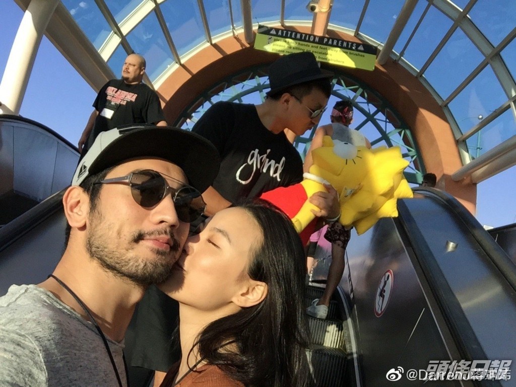 高以翔生前有位拍拖4年的女友Bella。