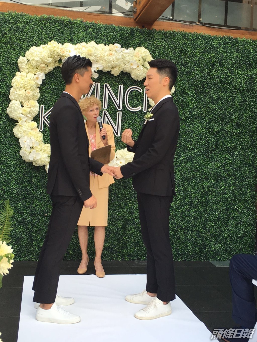 是香港娛樂圈首宗公開的同性婚姻。