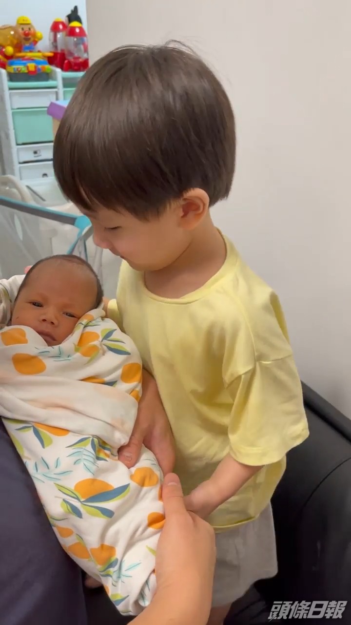 對細佬好好奇。