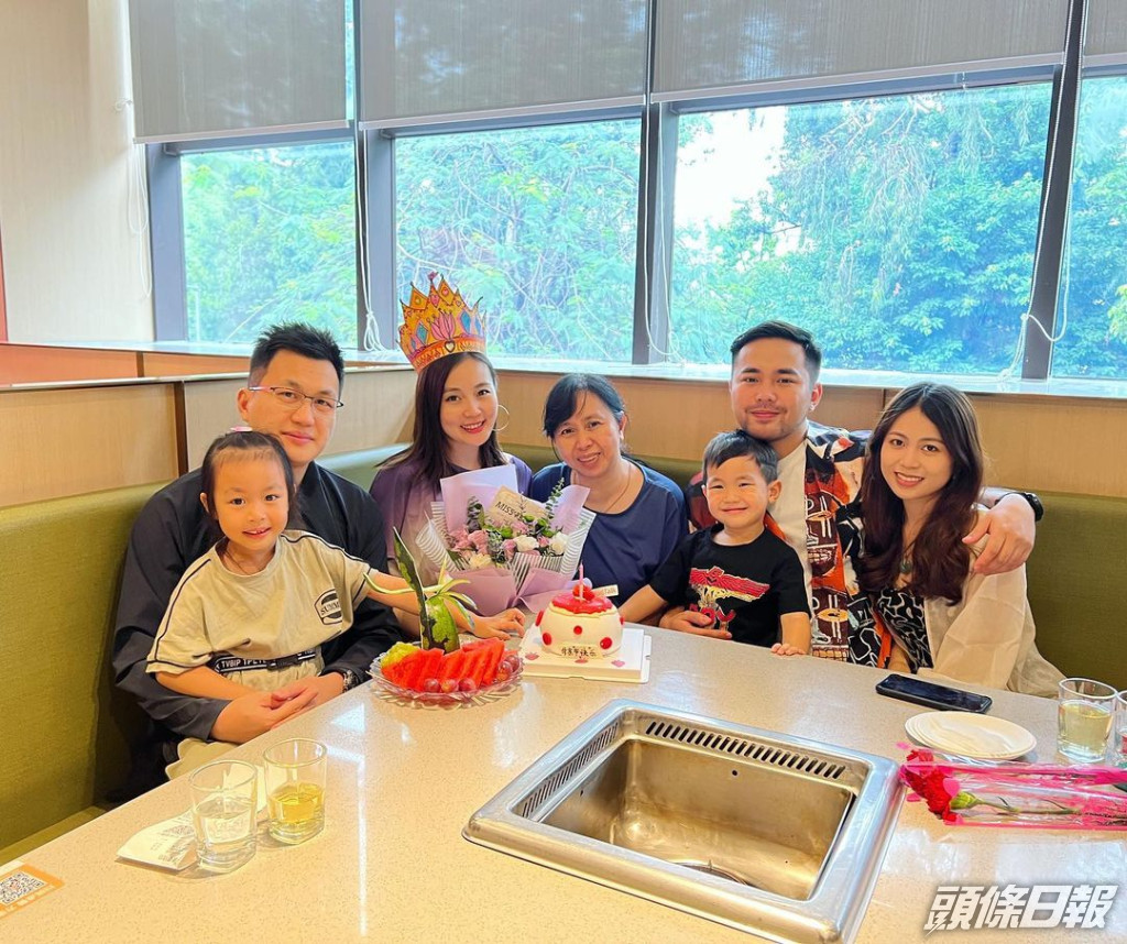 早前Renee跟丈夫、媽咪、細佬及子女，在廣州慶祝母親節。