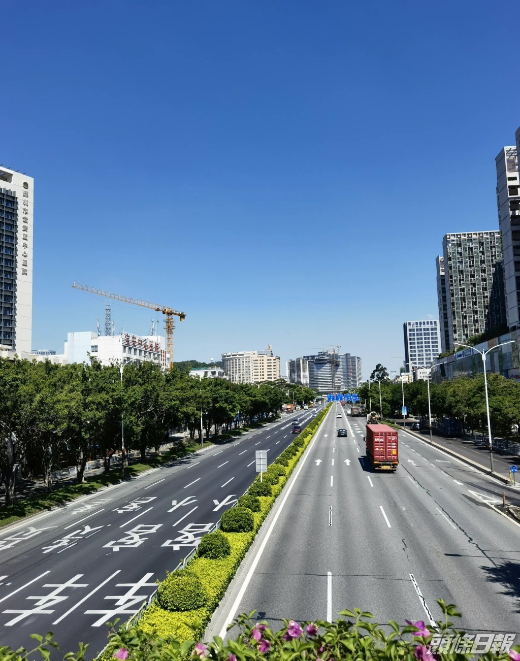深圳市區馬路只有少數車行走，網上圖片
