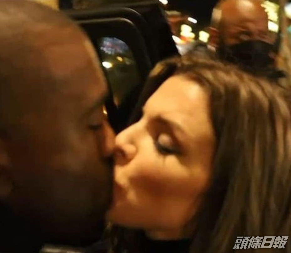 Kanye與Julia咀嘴被拍到後，正式公開戀情。