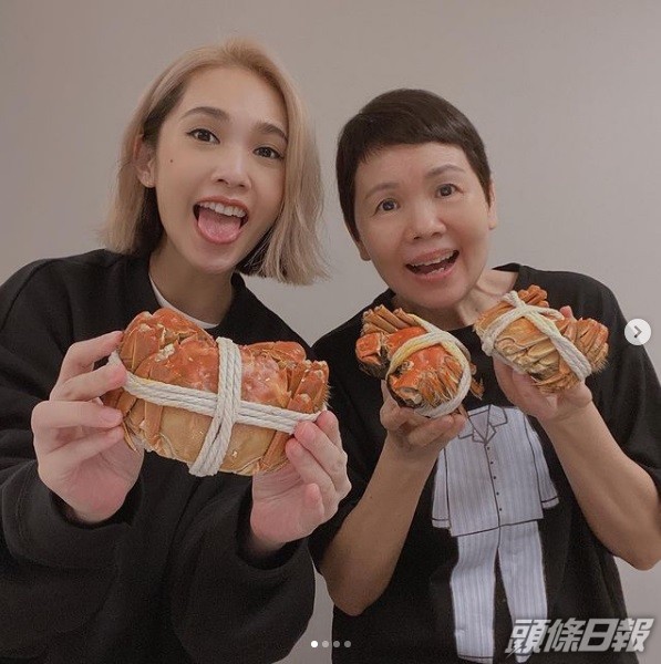 楊丞琳被翻出不少過往食海鮮的照片及影片。