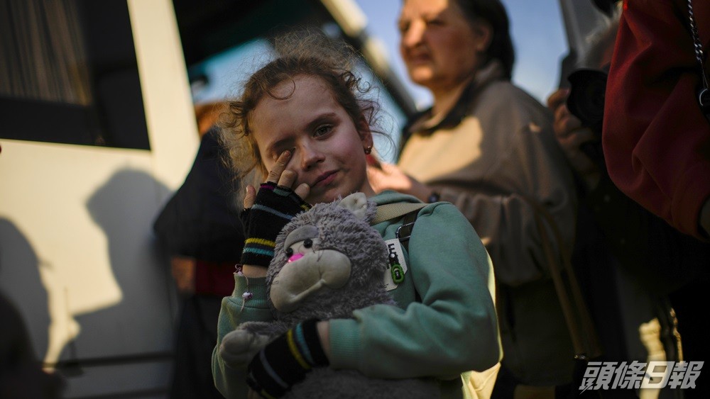俄羅斯入侵烏克蘭以來， 430萬孩童在境內外流離失所。美聯社圖片