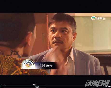黃栢文於1977年考入第6期TVB藝員訓練班學員，其後轉往幕後發展，直到2012年再返TVB拍劇。