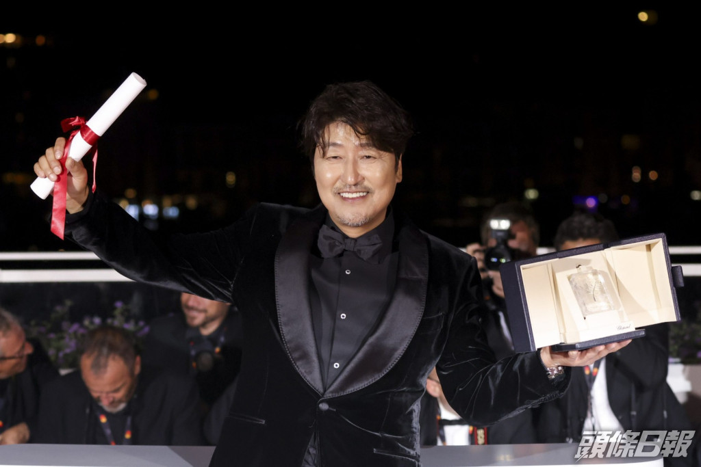 宋康昊憑《孩子轉運站》獲封康城影帝，成為首位奪得此獎的韓國影星。
