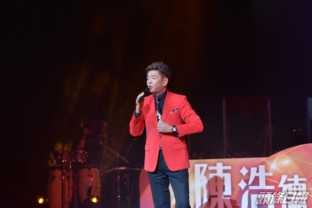 陳浩德稱演唱會因疫情延期多次但觀眾仍不離不棄，好感動。
