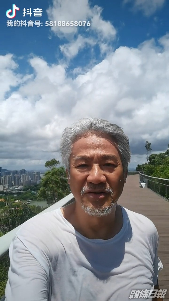 64歲尹揚明滿頭白髮還神再現「大佬」氣勢 曾因爛賭輸身家轉做殯儀生意 Headlife 頭條日報