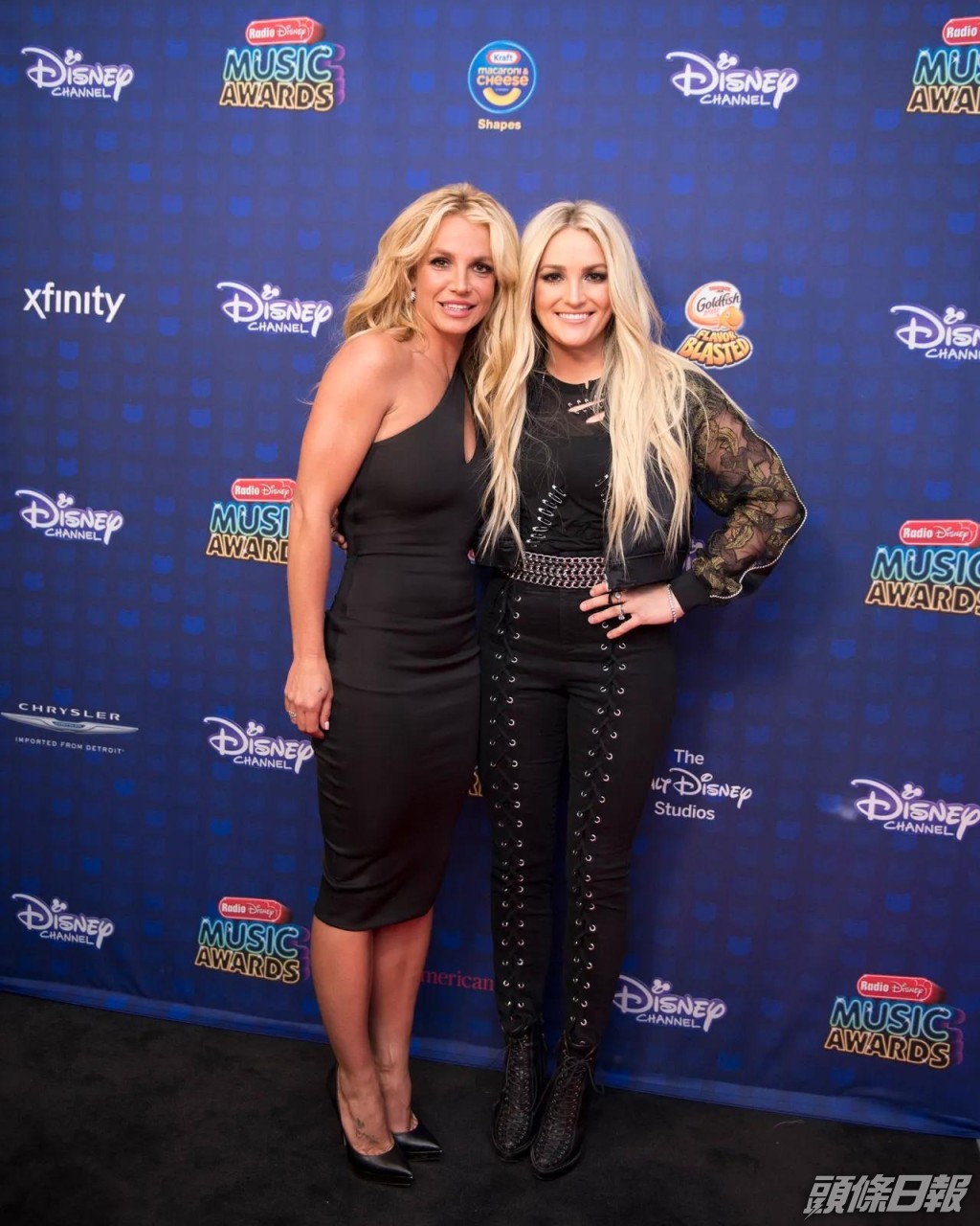 Britney Spears（左）近日對妹妹Jamie Lynn態度軟化，表示很愛妹妹。
