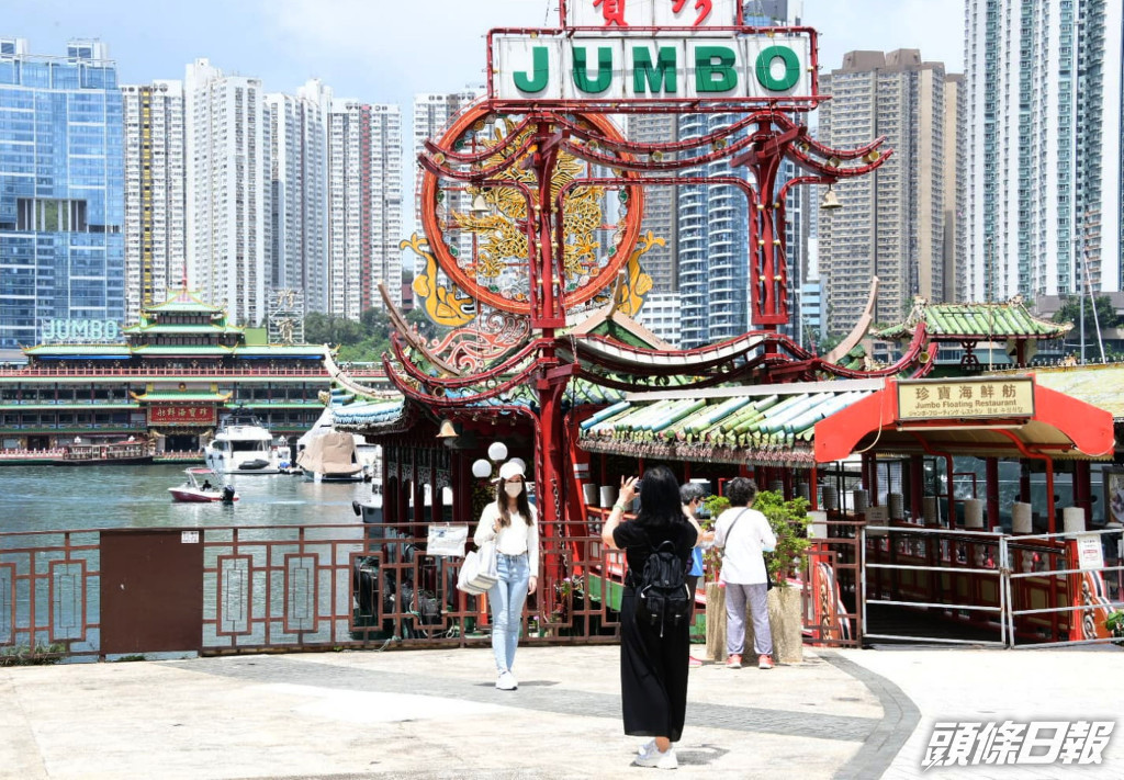 南區地標建築珍寶海鮮舫將在牌照到期後，移離香港。