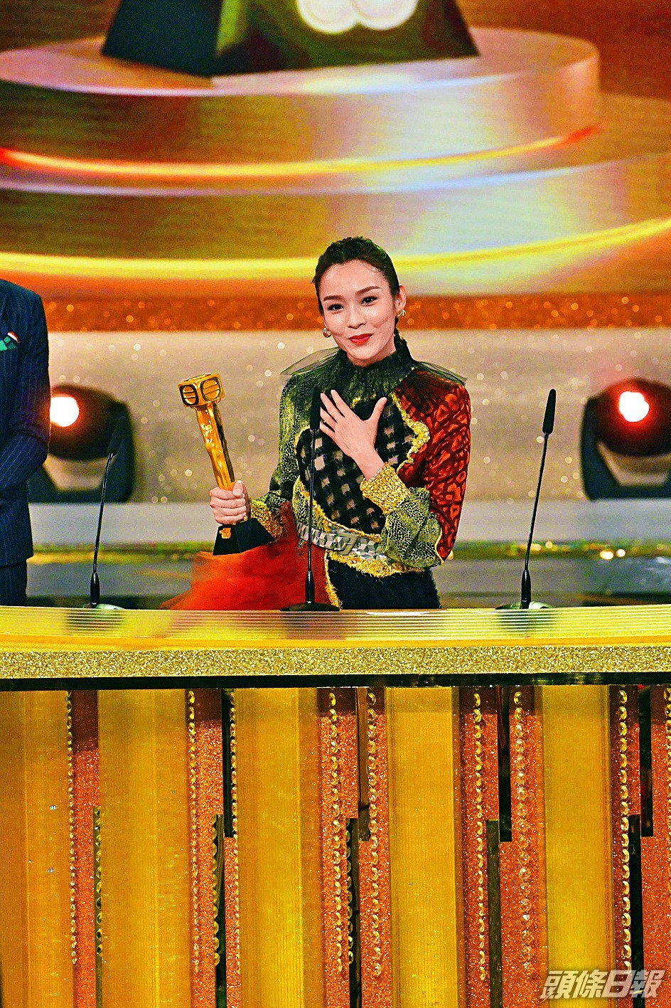 李佳芯兩年內連獲兩獎，但卻因某些言論而一度遭到雪藏。