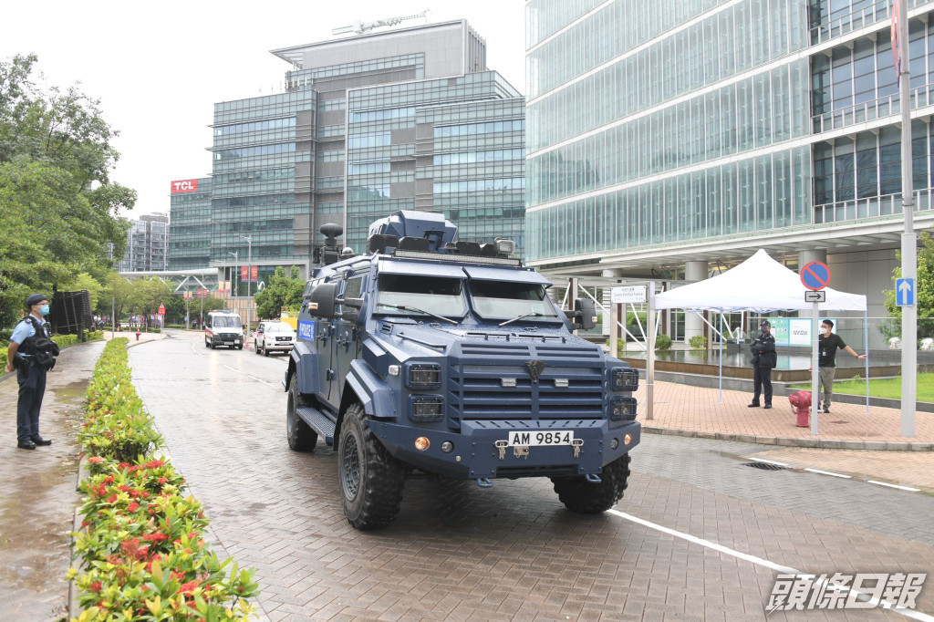 警方的裝甲車亦有隨同習近平座駕前往科學園。