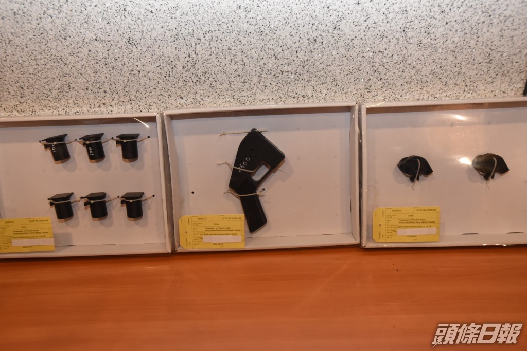 警方檢獲由3D打印機所製的槍械部件。