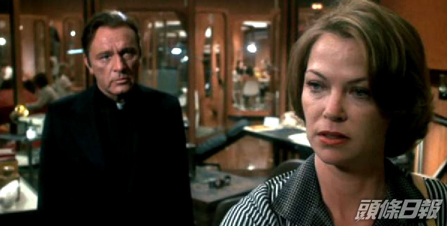 露薏絲曾與李察波頓合演1977年電影《驅魔人續集》。