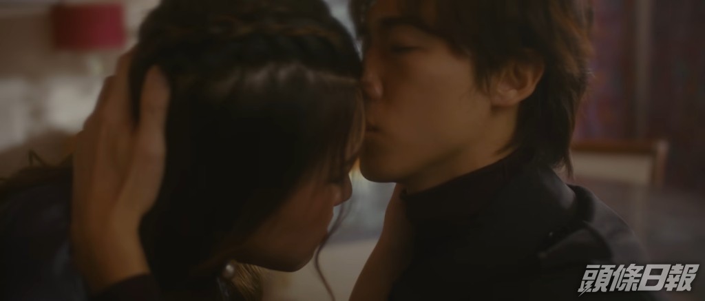 有男方錫女方額頭的情節。