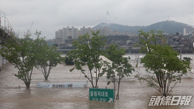 韓國暴雨成災，首爾各處都有水浸。