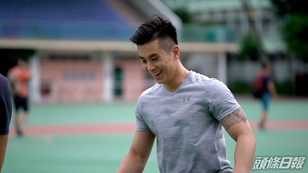 2017年鄭仲軒已經成為健身教練。