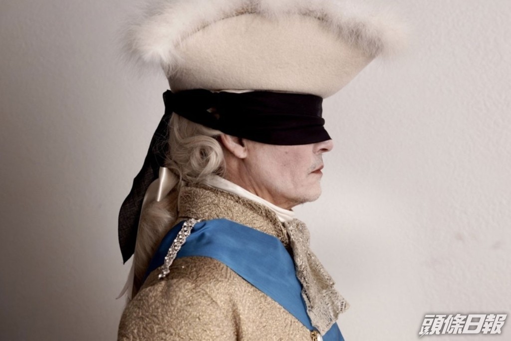 尊尼特普飾演法國史上最頹廢國王「路易十五」。