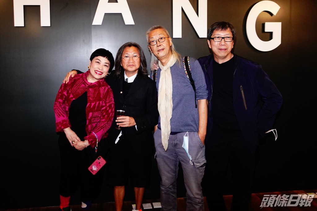  趙良駿 （右二）同陳可辛合作拍《金雞》系列。