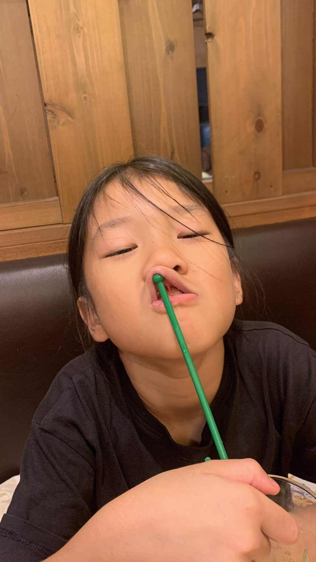 訓練後飲「廢水」是最佳的減壓良方,充分展都現出小女孩率真的一面。(圖片來源:受訪者提供) 訓練後飲「廢水」是最佳的減壓良方,充分展都現出小女孩率真的一面。(圖片來源:受訪者提供)