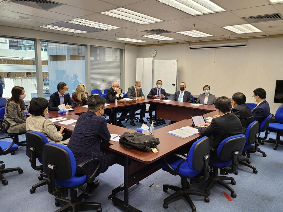 葉劉淑儀與業界人士約見許正宇。葉劉fb圖片