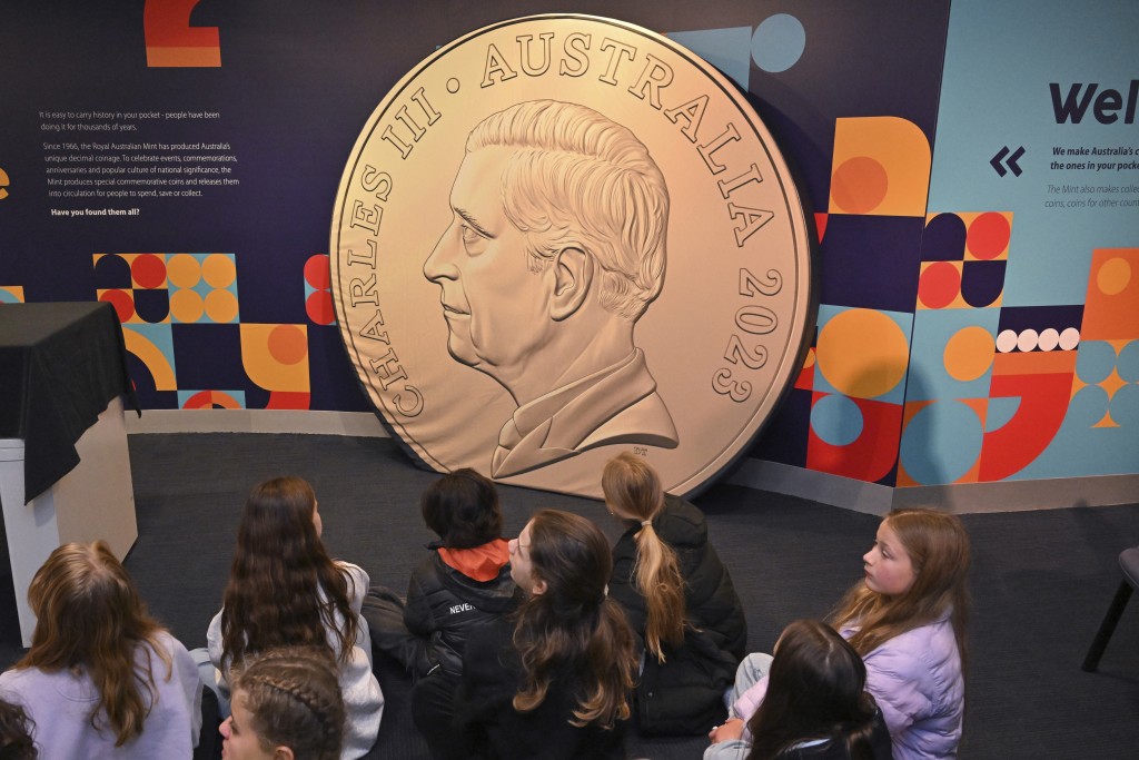 澳洲皇家鑄幣廠發布鑄有英皇查理斯三世肖像的硬幣圖像，新版硬幣預計今年聖誕節前在澳洲各地流通。AP