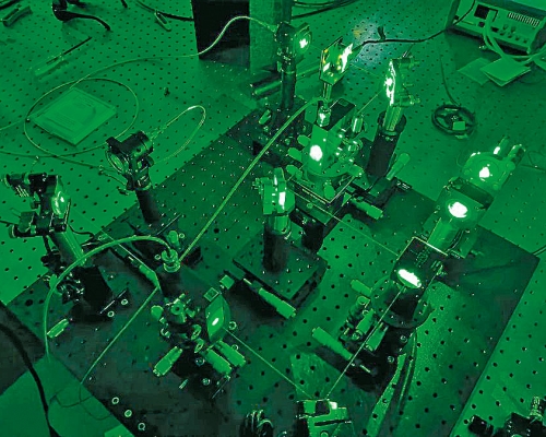 ■西北大学研究人员研制的高性能全息相机。