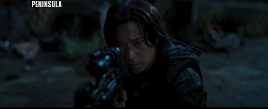 姜棟元手持可以看見喪屍的夜視鏡。